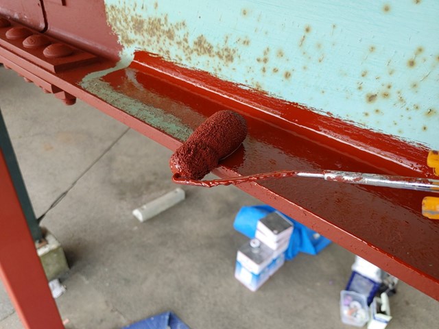 エポサビαで下塗り